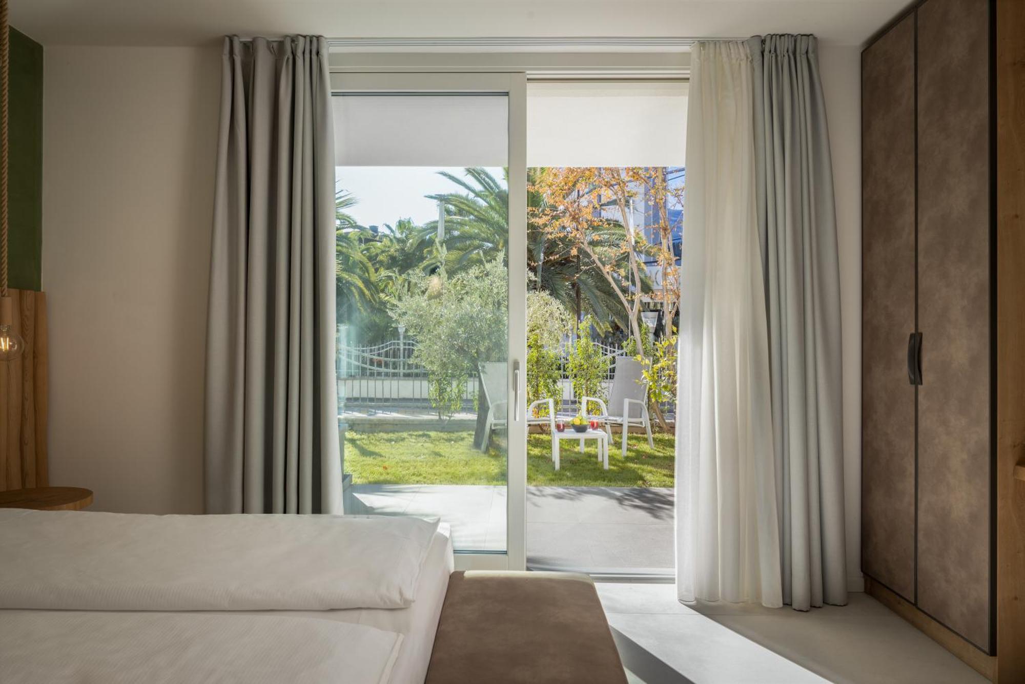 Aris Apartments & Sky Pool - Tonelli Hotels - Adult Friendly Riva del Garda Room photo